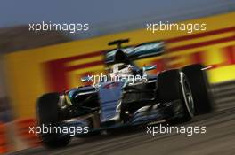 Lewis Hamilton (GBR) Mercedes AMG F1 W06. 18.04.2015. Formula 1 World Championship, Rd 4, Bahrain Grand Prix, Sakhir, Bahrain, Qualifying Day.