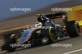 Sergio Perez (MEX) Sahara Force India F1 VJM08. 18.04.2015. Formula 1 World Championship, Rd 4, Bahrain Grand Prix, Sakhir, Bahrain, Qualifying Day.