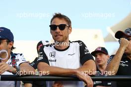 Jenson Button (GBR) McLaren on the drivers parade. 19.04.2015. Formula 1 World Championship, Rd 4, Bahrain Grand Prix, Sakhir, Bahrain, Race Day.