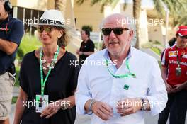 David Richards (GBR) CEO Prodrive with his wife Karen Richards (GBR). 19.04.2015. Formula 1 World Championship, Rd 4, Bahrain Grand Prix, Sakhir, Bahrain, Race Day.