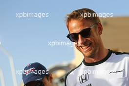 Jenson Button (GBR) McLaren on the drivers parade. 19.04.2015. Formula 1 World Championship, Rd 4, Bahrain Grand Prix, Sakhir, Bahrain, Race Day.