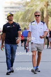 (L to R): Felipe Nasr (BRA) Sauber F1 Team with team mate Marcus Ericsson (SWE) Sauber F1 Team. 19.04.2015. Formula 1 World Championship, Rd 4, Bahrain Grand Prix, Sakhir, Bahrain, Race Day.