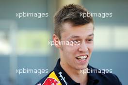 Daniil Kvyat (RUS) Red Bull Racing. 19.04.2015. Formula 1 World Championship, Rd 4, Bahrain Grand Prix, Sakhir, Bahrain, Race Day.