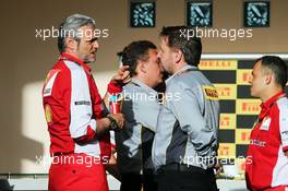 (L to R): Maurizio Arrivabene (ITA) Ferrari Team Principal with Paul Hembery (GBR) Pirelli Motorsport Director. 19.04.2015. Formula 1 World Championship, Rd 4, Bahrain Grand Prix, Sakhir, Bahrain, Race Day.