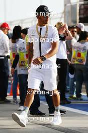 Lewis Hamilton (GBR) Mercedes AMG F1 on the drivers parade. 19.04.2015. Formula 1 World Championship, Rd 4, Bahrain Grand Prix, Sakhir, Bahrain, Race Day.