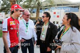 (L to R): Esteban Gutierrez (MEX) Ferrari Test and Reserve Driver with Didier Coton (BEL) Driver Manager and Roberto Aguirre. 19.04.2015. Formula 1 World Championship, Rd 4, Bahrain Grand Prix, Sakhir, Bahrain, Race Day.