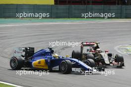 Pastor Maldonado (VEN) Lotus F1 E23 and Marcus Ericsson (SWE) Sauber C34 make contact. 15.11.2015. Formula 1 World Championship, Rd 18, Brazilian Grand Prix, Sao Paulo, Brazil, Race Day.