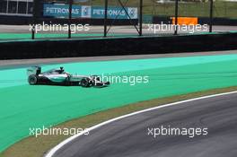 Lewis Hamilton (GBR) Mercedes AMG F1 W06 spins in the third practice session. 14.11.2015. Formula 1 World Championship, Rd 18, Brazilian Grand Prix, Sao Paulo, Brazil, Qualifying Day.