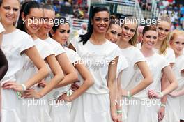 Grid girls on the drivers parade. 15.11.2015. Formula 1 World Championship, Rd 18, Brazilian Grand Prix, Sao Paulo, Brazil, Race Day.