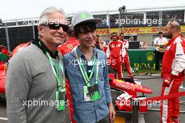 (L to R): Michael Douglas (USA) Actor with son Dylan Douglas, on the grid. 07.06.2015. Formula 1 World Championship, Rd 7, Canadian Grand Prix, Montreal, Canada, Race Day.