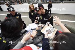 Romain Grosjean (FRA) Lotus F1 Team signs autographs for the fans. 09.04.2015. Formula 1 World Championship, Rd 3, Chinese Grand Prix, Shanghai, China, Preparation Day.