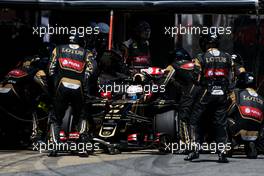 Romain Grosjean (FRA), Lotus F1 Team during pitstop 10.05.2015. Formula 1 World Championship, Rd 5, Spanish Grand Prix, Barcelona, Spain, Race Day.