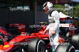 Lewis Hamilton (GBR) Mercedes AMG F1 looks at the Ferrari SF15-T of Kimi Raikkonen (FIN) Ferrari in parc ferme. 09.05.2015. Formula 1 World Championship, Rd 5, Spanish Grand Prix, Barcelona, Spain, Qualifying Day.
