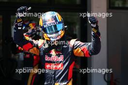 Carlos Sainz Jr (ESP) Scuderia Toro Rosso celebrates in qualifying parc ferme. 09.05.2015. Formula 1 World Championship, Rd 5, Spanish Grand Prix, Barcelona, Spain, Qualifying Day.