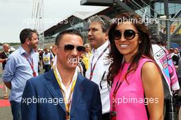 (L to R): Frankie Dettori (ITA) Jockey with Fabiana Flosi (BRA) on the grid. 05.07.2015. Formula 1 World Championship, Rd 9, British Grand Prix, Silverstone, England, Race Day.