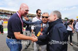 (L to R): Alan Jope (GBR) Unilever President with Sir Martin Sorrell (GBR) WPP CEO and Jean Todt (FRA) FIA President on the grid. 05.07.2015. Formula 1 World Championship, Rd 9, British Grand Prix, Silverstone, England, Race Day.