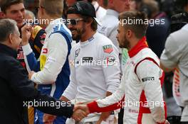 (L to R): Jean Todt (FRA) FIA President with Fernando Alonso (ESP) McLaren and Will Stevens (GBR) Manor Marussia F1 Team. 05.07.2015. Formula 1 World Championship, Rd 9, British Grand Prix, Silverstone, England, Race Day.