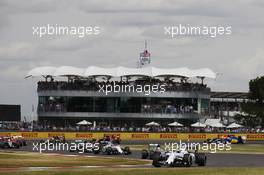 Felipe Massa (BRA) Williams FW37 leads at the start of the race. 05.07.2015. Formula 1 World Championship, Rd 9, British Grand Prix, Silverstone, England, Race Day.