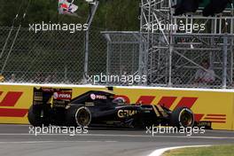 Pastor Maldonado (VEN) Lotus F1 E23 retired from the race. 05.07.2015. Formula 1 World Championship, Rd 9, British Grand Prix, Silverstone, England, Race Day.