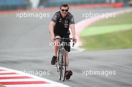 Andy Stevenson (GBR) Sahara Force India F1 Team Manager cycles the circuit. 02.07.2015. Formula 1 World Championship, Rd 9, British Grand Prix, Silverstone, England, Preparation Day.