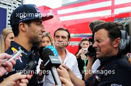 (L to R): Daniel Ricciardo (AUS) Red Bull Racing with Will Buxton (GBR) NBC Sports Network TV Presenter. 02.07.2015. Formula 1 World Championship, Rd 9, British Grand Prix, Silverstone, England, Preparation Day.