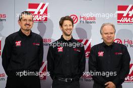 (L to R): Guenther Steiner (ITA) Haas F1 Team Prinicipal with Romain Grosjean (FRA) and Gene Haas (USA) Haas Automotion President. 29.09.2015. Haas F1 Team Driver Announcement, Kannapolis, North Carolina, USA.