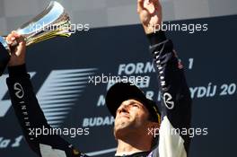 Daniel Ricciardo (AUS) Red Bull Racing celebrates his third position on the podium. 26.07.2015. Formula 1 World Championship, Rd 10, Hungarian Grand Prix, Budapest, Hungary, Race Day.