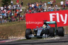 Lewis Hamilton (GBR) Mercedes AMG F1 W06 runs wide. 26.07.2015. Formula 1 World Championship, Rd 10, Hungarian Grand Prix, Budapest, Hungary, Race Day.