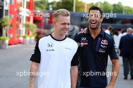 (L to R): Kevin Magnussen (DEN) McLaren Test and Reserve Driver with Daniel Ricciardo (AUS) Red Bull Racing. 04.09.2015. Formula 1 World Championship, Rd 12, Italian Grand Prix, Monza, Italy, Practice Day.