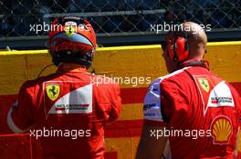 Kimi Raikkonen (FIN) Ferrari with Mark Arnall (GBR) Personal Trainer on the grid. 06.09.2015. Formula 1 World Championship, Rd 12, Italian Grand Prix, Monza, Italy, Race Day.