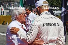 (L to R): Bernie Ecclestone (GBR) with Lewis Hamilton (GBR) Mercedes AMG F1 on the grid. 06.09.2015. Formula 1 World Championship, Rd 12, Italian Grand Prix, Monza, Italy, Race Day.