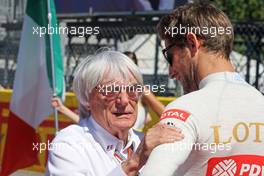 (L to R): Bernie Ecclestone (GBR) with Romain Grosjean (FRA) Lotus F1 Team on the grid. 06.09.2015. Formula 1 World Championship, Rd 12, Italian Grand Prix, Monza, Italy, Race Day.