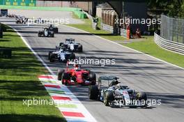 Lewis Hamilton (GBR) Mercedes AMG F1 W06 leads at the start of the race. 06.09.2015. Formula 1 World Championship, Rd 12, Italian Grand Prix, Monza, Italy, Race Day.