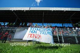 A banner for Bernie Ecclestone (GBR). 06.09.2015. Formula 1 World Championship, Rd 12, Italian Grand Prix, Monza, Italy, Race Day.