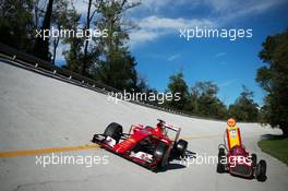The Ferrari SF15-T and Ferrari 166 F2 cars on the Monza banking at a Shell photoshoot. 05.09.2015. Formula 1 World Championship, Rd 12, Italian Grand Prix, Monza, Italy, Qualifying Day.