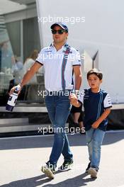 Felipe Massa (BRA) Williams with his son Felipinho Massa (BRA). 06.09.2015. Formula 1 World Championship, Rd 12, Italian Grand Prix, Monza, Italy, Race Day.