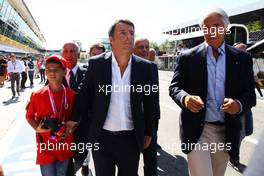 Matteo Renzi (ITA) Italian Prime Minister with his son. 06.09.2015. Formula 1 World Championship, Rd 12, Italian Grand Prix, Monza, Italy, Race Day.
