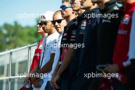 Lewis Hamilton (GBR) Mercedes AMG F1 as the drivers parade observe a minute's silence for Justin Wilson. 06.09.2015. Formula 1 World Championship, Rd 12, Italian Grand Prix, Monza, Italy, Race Day.