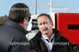 (L to R): Guenther Steiner (ITA) Haas F1 Team Prinicipal with Jonathan Neale (GBR) McLaren Chief Operating Officer. 01.02.2015. Formula One Testing, Day One, Jerez, Spain.