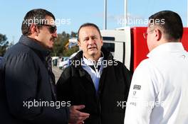 (L to R): Guenther Steiner (ITA) Haas F1 Team Prinicipal with Jonathan Neale (GBR) McLaren Chief Operating Officer and Eric Boullier (FRA) McLaren Racing Director. 01.02.2015. Formula One Testing, Day One, Jerez, Spain.