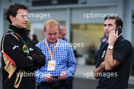 (L to R): Jolyon Palmer (GBR) Lotus F1 Team Test and Reserve Driver with Jonathan Palmer (GBR) and Matthew Carter (GBR) Lotus F1 Team CEO. 25.09.2015. Formula 1 World Championship, Rd 14, Japanese Grand Prix, Suzuka, Japan, Practice Day.