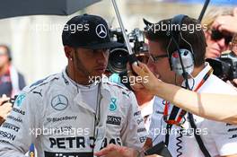 Lewis Hamilton (GBR) Mercedes AMG F1 on the grid. 27.09.2015. Formula 1 World Championship, Rd 14, Japanese Grand Prix, Suzuka, Japan, Race Day.