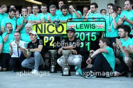 Nico Rosberg (GER), Mercedes AMG F1 Team and Lewis Hamilton (GBR), Mercedes AMG F1 Team  27.09.2015. Formula 1 World Championship, Rd 14, Japanese Grand Prix, Suzuka, Japan, Race Day.