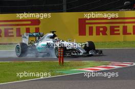 Lewis Hamilton (GBR) Mercedes AMG F1 W06 locks up under braking. 27.09.2015. Formula 1 World Championship, Rd 14, Japanese Grand Prix, Suzuka, Japan, Race Day.