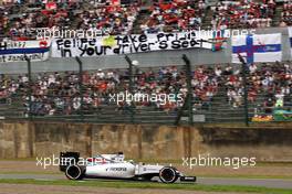 Felipe Massa (BRA) Williams FW37 passes banners of support. 26.09.2015. Formula 1 World Championship, Rd 14, Japanese Grand Prix, Suzuka, Japan, Qualifying Day.