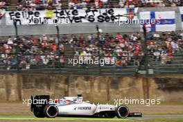Felipe Massa (BRA) Williams FW37 passes a banner of support. 26.09.2015. Formula 1 World Championship, Rd 14, Japanese Grand Prix, Suzuka, Japan, Qualifying Day.