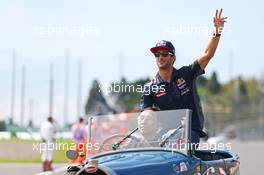 Daniel Ricciardo (AUS) Red Bull Racing on the drivers parade. 27.09.2015. Formula 1 World Championship, Rd 14, Japanese Grand Prix, Suzuka, Japan, Race Day.