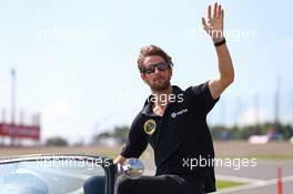 Romain Grosjean (FRA) Lotus F1 Team on the drivers parade. 27.09.2015. Formula 1 World Championship, Rd 14, Japanese Grand Prix, Suzuka, Japan, Race Day.