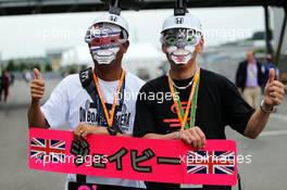 Jenson Button (GBR) McLaren fans. 27.09.2015. Formula 1 World Championship, Rd 14, Japanese Grand Prix, Suzuka, Japan, Race Day.