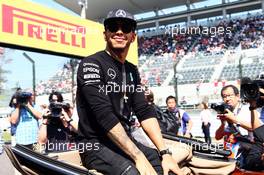 Lewis Hamilton (GBR) Mercedes AMG F1 on the drivers parade. 27.09.2015. Formula 1 World Championship, Rd 14, Japanese Grand Prix, Suzuka, Japan, Race Day.